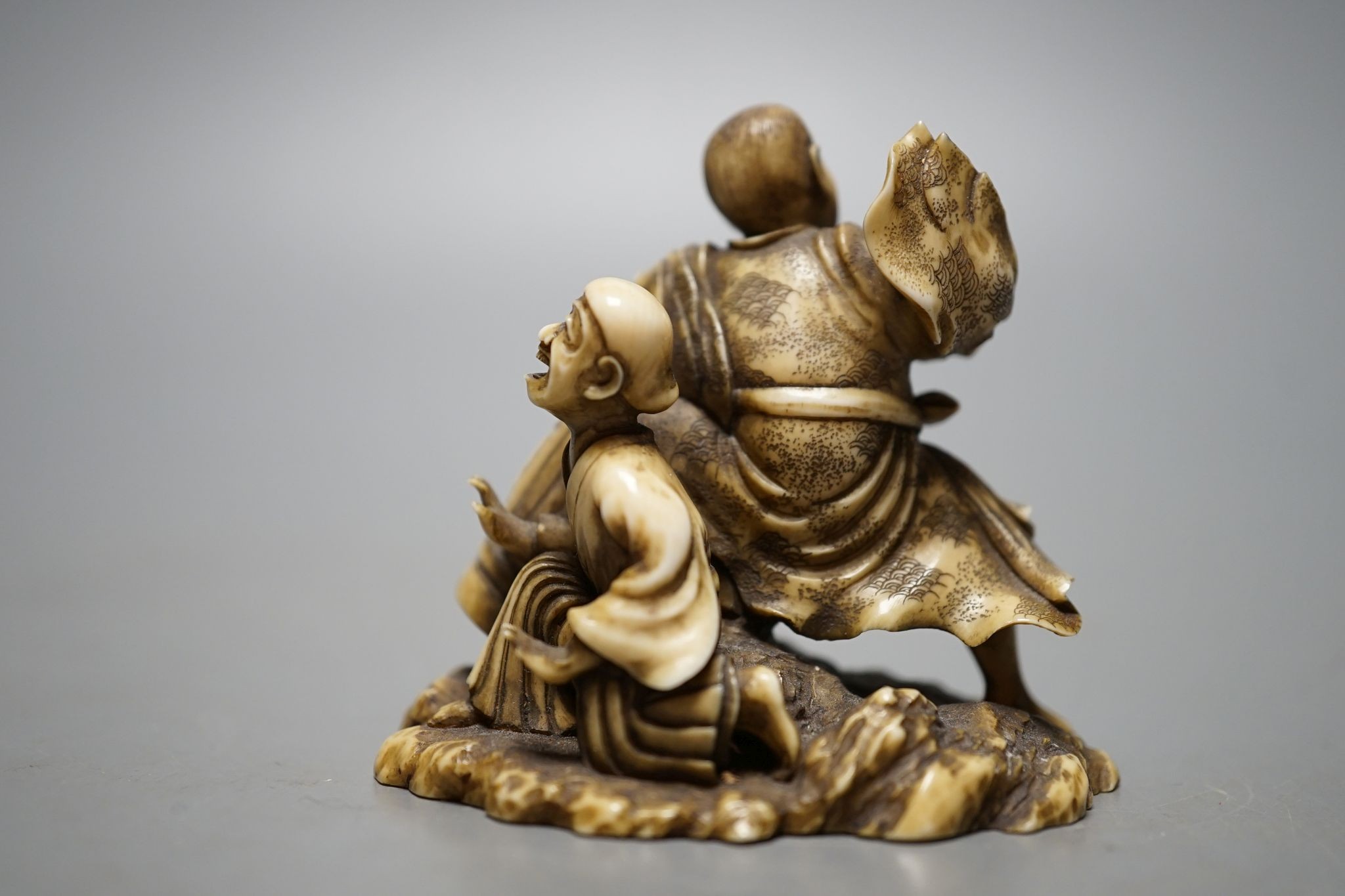 A Japanese ivory okimono, Meiji period, 7cm